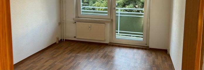 Wohnzimmer mit Balkon