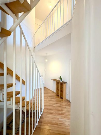 Potsdamer Platz – Lichte Maisonette am Park: Bezugsfrei, Provisionsfrei! – Innentreppe