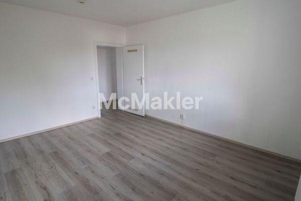 Vacant and modernized 2-room apartment in Duisburg-South