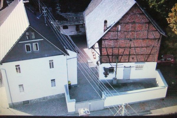 Wohnhaus in Idstein-Heftrich mit großem Innenhof, Scheune und Nebengebäuden