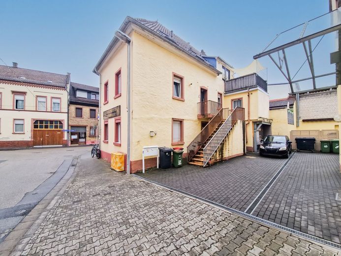 MZ-Hechtsheim: 3 Einheiten unter einem Dach - Wohnen und Gewerbe in attraktiver Lage – Innenhof