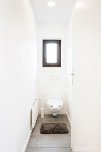 Voll möblierte Wohnung mit 5 Schlafzimmern, Balkon und Parkplatz in Höhenkirchen-Siegertsbrunn – ideal für WGs oder Familie – 7ee2aaae2a32cb34fca2e94891af6c85bc611ed4.jpg