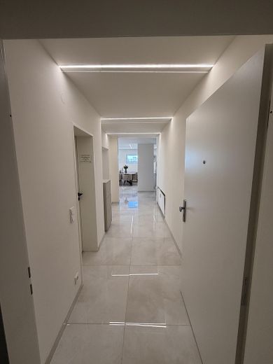Moderno appartamento di 4 locali | 121,5 m² | garage incluso | 2 balconi | cucina con isola | cantina | posizione eccellente – Foto 6