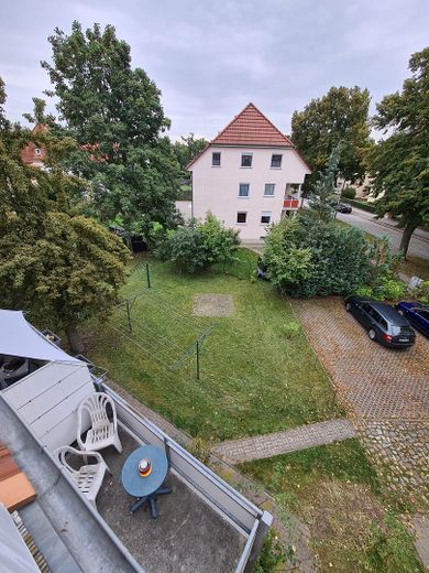 Edificio plurifamiliare con 10 unità abitative nel quartiere delle ville di Stendal – Blick auf die Freifläche 