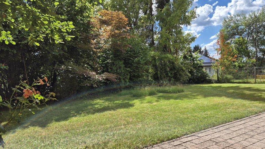 Einzigartige Gartenwohnung in Hanglage: Komfortable 2 Zimmer mit 150 m² exklusiver Gartennutzung – Foto 1