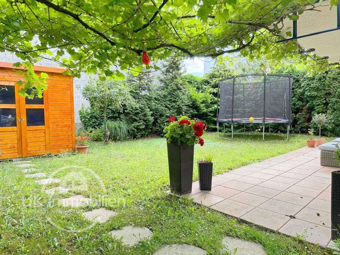 Garten, Ruhe, Lebensqualität - ein Zuhause zum Verlieben + Ähnlich Haus in Haus – Garten