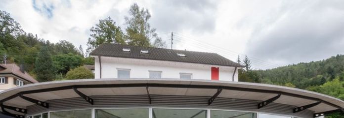 Attraktive Gewerbefläche mit großer Schaufensterfront – ideal für Fahrzeugausstellung!