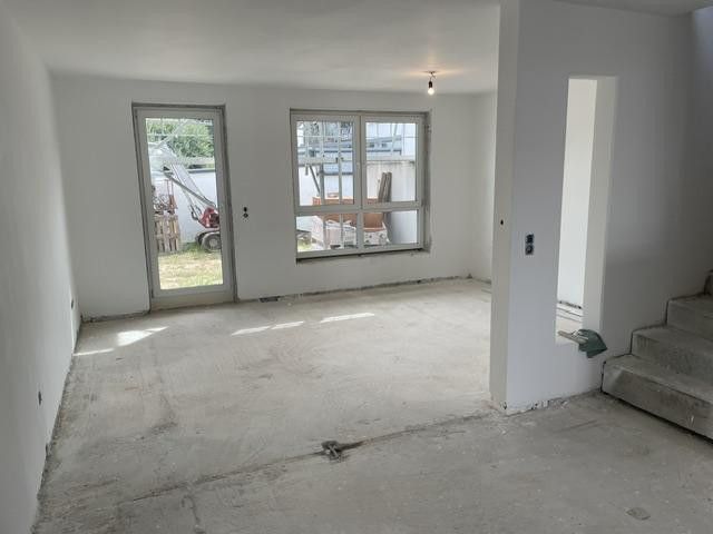 Warum Mieten, wenn man auch kaufen kann! Für 1375,00 EU werden Sie neuer Besitzer. – EG Wohnzimmer Haus 2