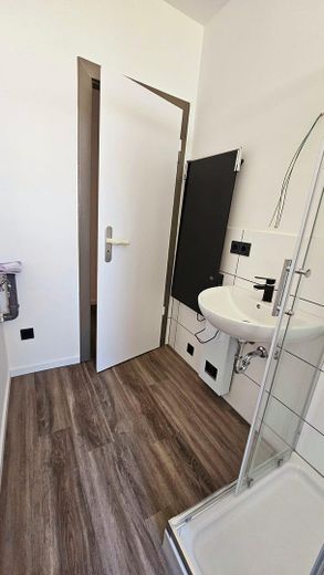 Kernsanierte 2 Zimmer Wohnung zu vermieten – Bad