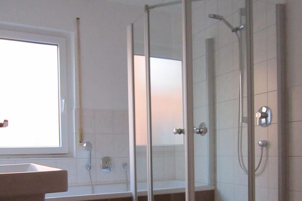 Piso céntrico y tranquilo de 4,5 habitaciones con gran balcón, 1.ª planta, en Herrenberg Ziegelfeld, de particular
