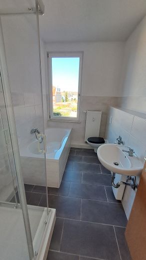 Tageslichtbad m. Bad und Wanne