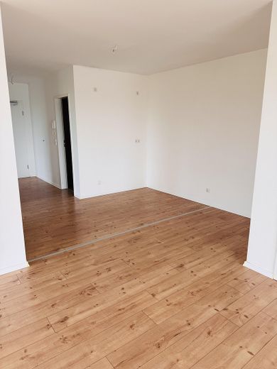 Ampio appartamento di 2,5 locali al piano superiore con balcone a Hemau – Foto 3
