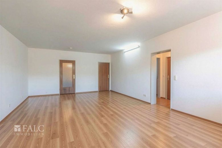 Kapitalanlage oder Zuhause: Helle 3-ZKB mit großer Loggia und Tiefgaragenstellplatz – Wohnen mit KI geräumt