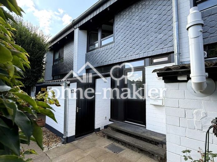 Neuwertiges Reihenmittelhaus, Fußbodenheizung, eigenem Garten & Garage – Foto 1