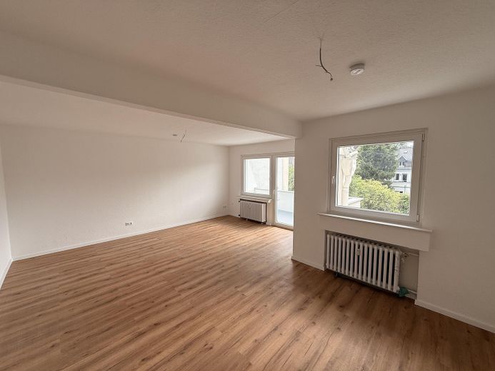 Erstbezug nach Sanierung | Helle 3-Zimmer-Wohnung mit Balkon und zusätzlichem Mansardenraum – Foto 14