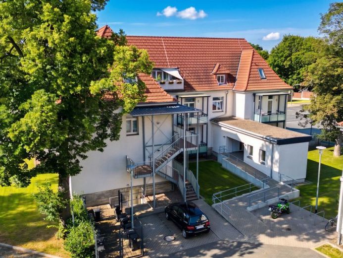 familienfreundliche 4 Zi.-Whg. mit Einbauküche und PKW-Stellplatz – Foto 1