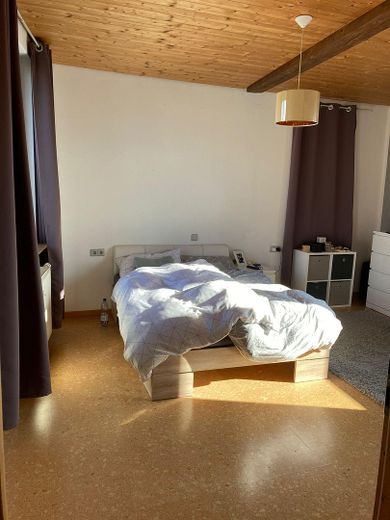 Ruim 3,5-kamerappartement met balkon, tuin en parkeerplaats – Foto 16