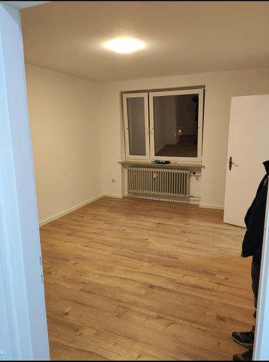 Investment property in Neuburg – approx. 4.53% gross rental yield – commission-free from private owner – Wohnzimmer