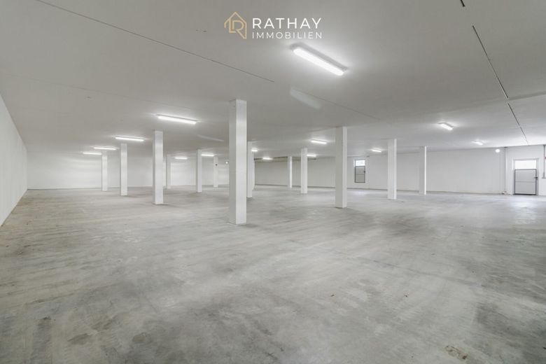 Surface de stockage attrayante de 400qm à louer à Schierling – Halle