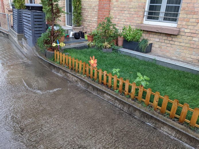 Wohnen wie im Haus auf einer Etage – Terasse und privater Garten