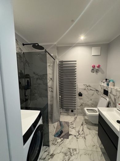 Badezimmer mit Dusche