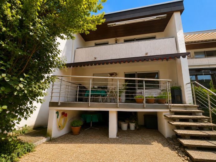 Neckartenzlingen, 5 Zimmer, Garten und Fernblick, Reihenhaus mit Garage. – Foto 1