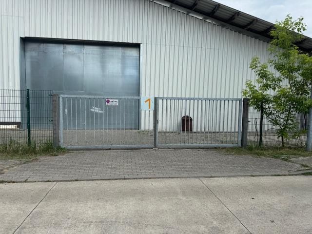 À partir de 80 m² jusqu’à 780 m² de surfaces de stockage et de hall avec un bureau, production à Wandlitz – Zuwegung Straßenseite