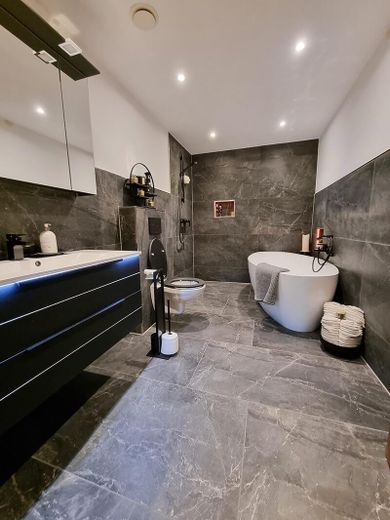 Traumhaus in Südlage - 1 bis 2 Familienhaus in Günterod – 1. Etage - Bad mit Wanne