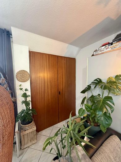 Prachtig appartement op de zolderverdieping met grote loggia, parkeerplaats in rustige ligging en ca. 6 % rendement – Einbauschrank