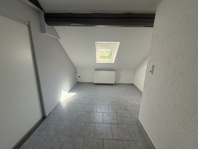 Ihre Chance: Dreifamilienhaus mit Garten, Balkon &amp; zwei freien Wohnungen – Helles Esszimmer im DG