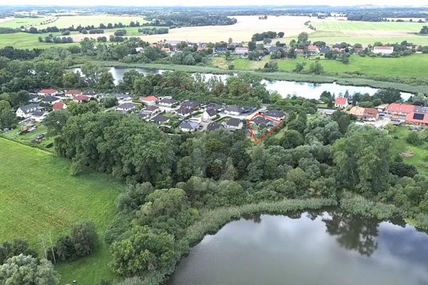 TRA 2 LAGHI - ABITAZIONE MODERNA IN STRADA SENZA USCITA