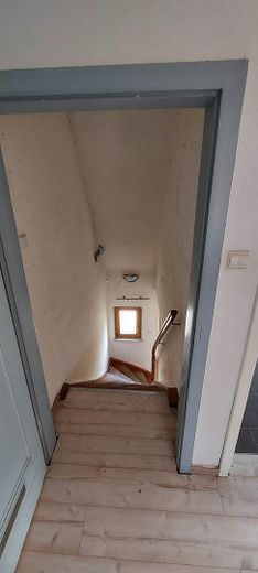 Hazır bir ev değil. Kendi EVİNİZİ yaratma fırsatı – Treppe OG-EG