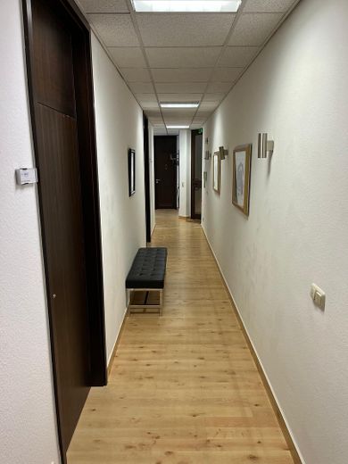 Wilhelmstraße üzerinde, Kurhaus yakınında, en iyi merkezi konumda temsili ofis, muayenehane veya daire – Flur