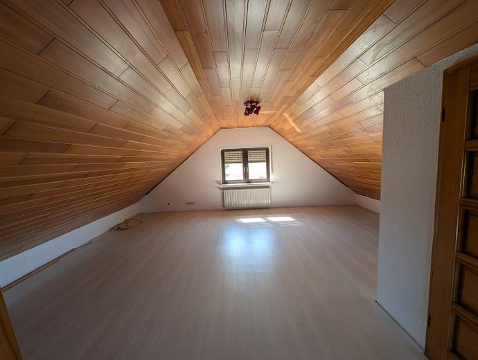 Dachzimmer mit WC