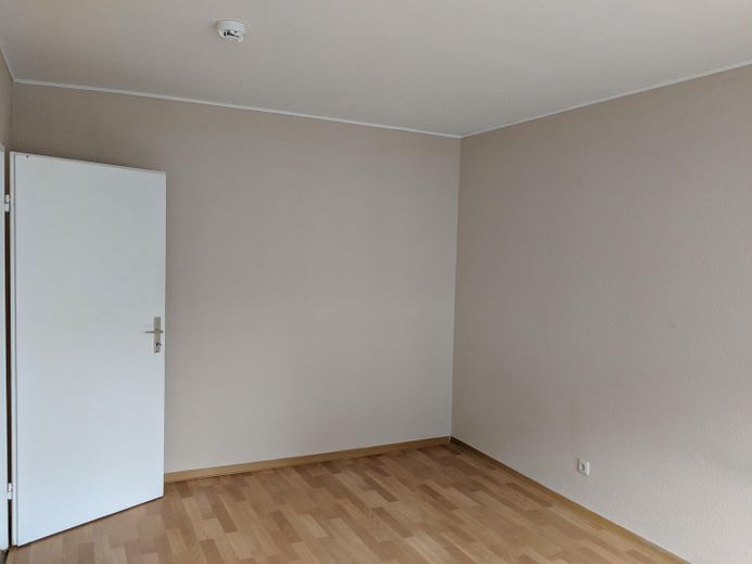 At the Offenbach Trade Fair – quiet location, good transport connections for families – Wohnzimmer