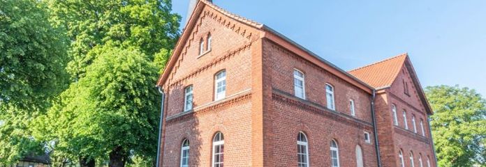 Casa unifamiliare parzialmente ristrutturata con giardino e appartamento indipendente - Abitare in modo unico presso la chiesa, Groß Berkel!