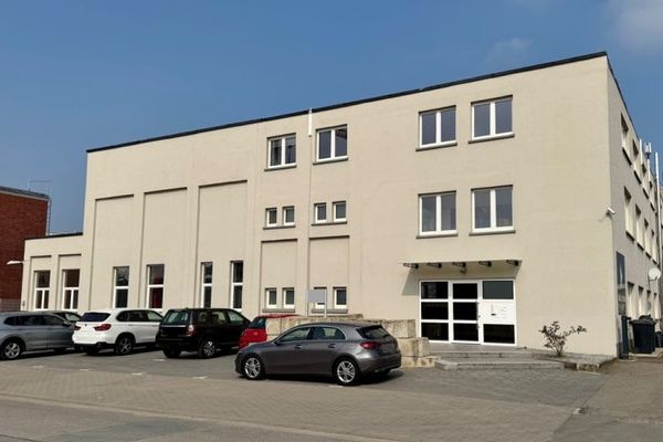 La vostra nuova sede aziendale – piano uffici in un edificio per uffici ristrutturato in affitto