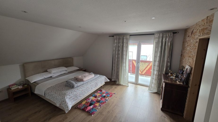 Einfamilienhaus mit Garten in ruhiger Wohnlage – Schlafzimmer