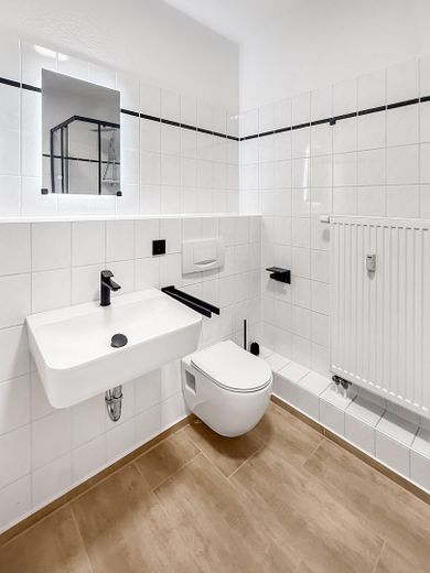 Prima occupazione dopo la ristrutturazione: appartamento luminoso con dotazioni moderne – Bad neu 