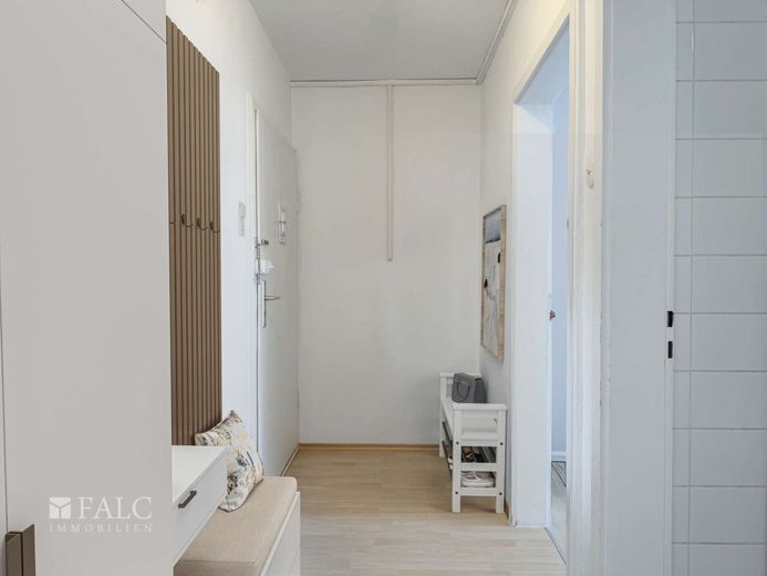 Stadtleben genießen: 2-Zimmerwohnung mit Balkon in zentraler Lage – Flur