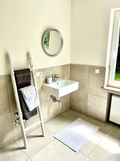 Gerenoveerd 3-kamerappartement met terras en tuinaandeel op aantrekkelijke locatie in Hasbergen – Foto 5