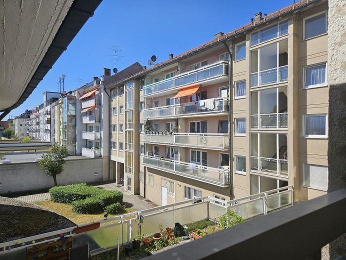 Appartamento con 3,5 locali, completamente ristrutturato, con balconi a Laim – Ausblick Küche