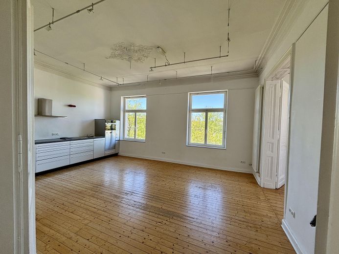 Altbau-Charme pur: 4-Zimmer-Wohnung mit Dielenboden & Stuckdecken – Foto 13