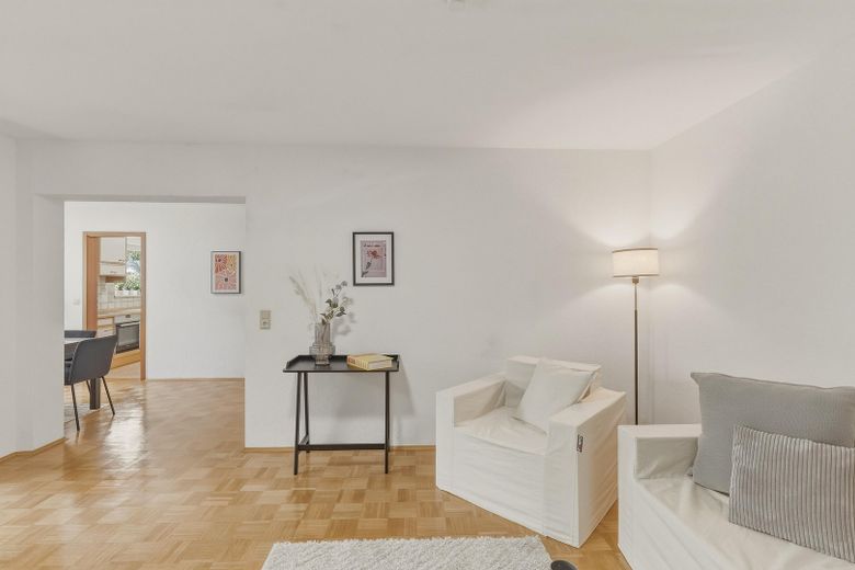 Sofort bezugsfrei: Helle 2,5-Zimmer-Wohnung in Ulm-Wiblingen – Wohnzimmer