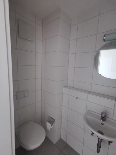 3-room apartment with balcony, fitted kitchen and underground garage – WC