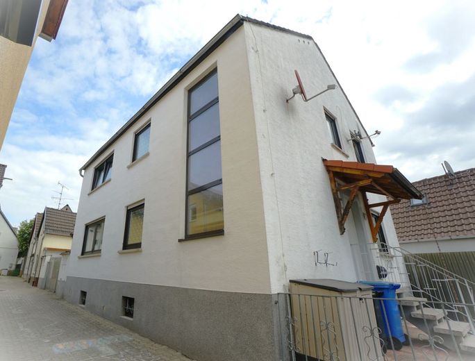 Charmantes Einfamilienhaus mit großzügigem Raumkonzept – Haus_Ansicht setlich