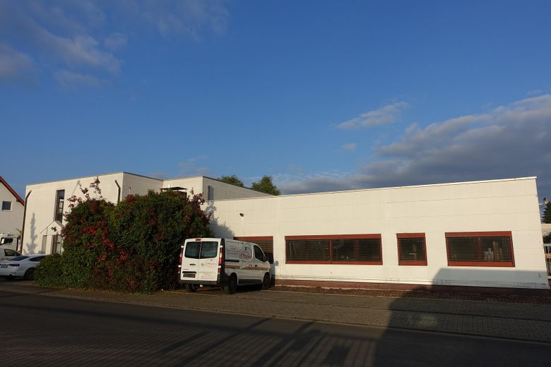 Produktionsgebäude Front