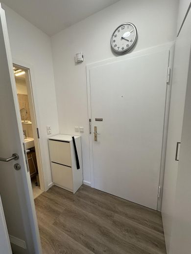Wszystko w cenie. Pierwsze zasiedlenie po remoncie: nowoczesne mieszkanie jednopokojowe z meblami, umeblowaną kuchnią i czynszem all inclusive – Zdjęcie 24