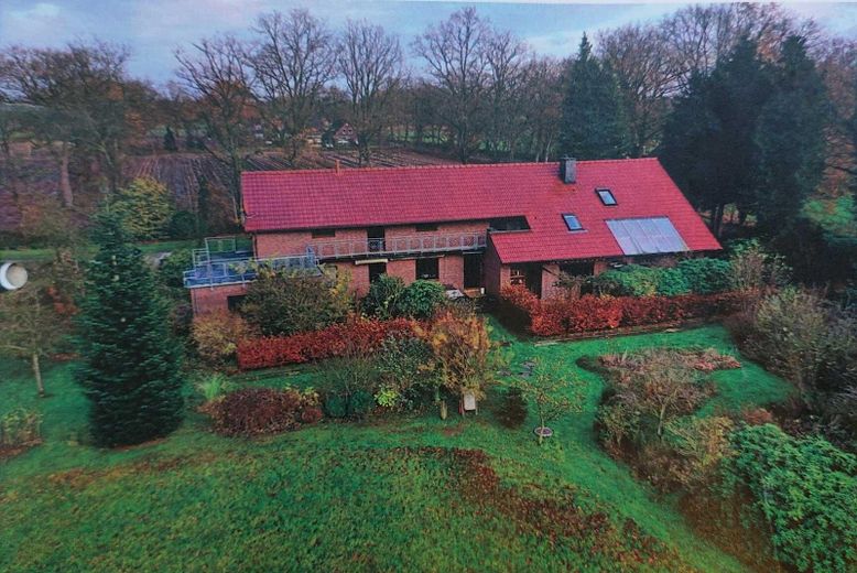 Maison individuelle avec logement indépendant, prairie en pleine nature à Friedeburg – Hausansicht