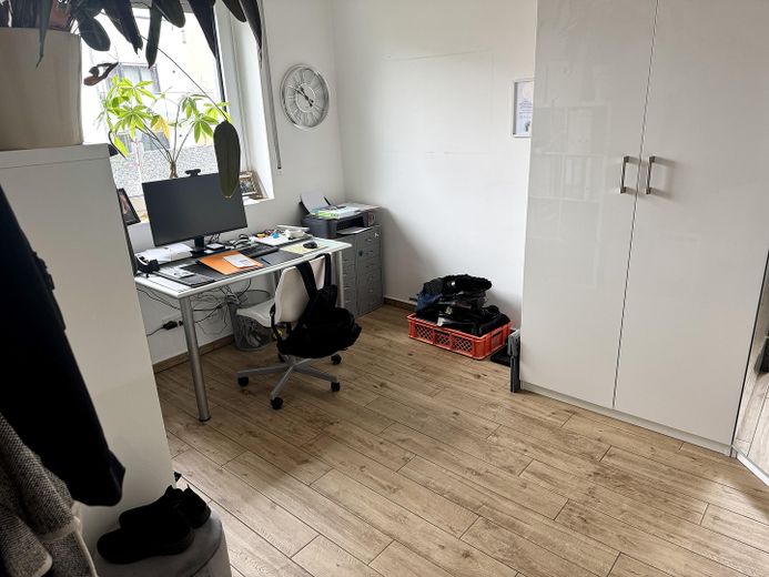 großzügiges EFH in schöner Lage – EG Büro
